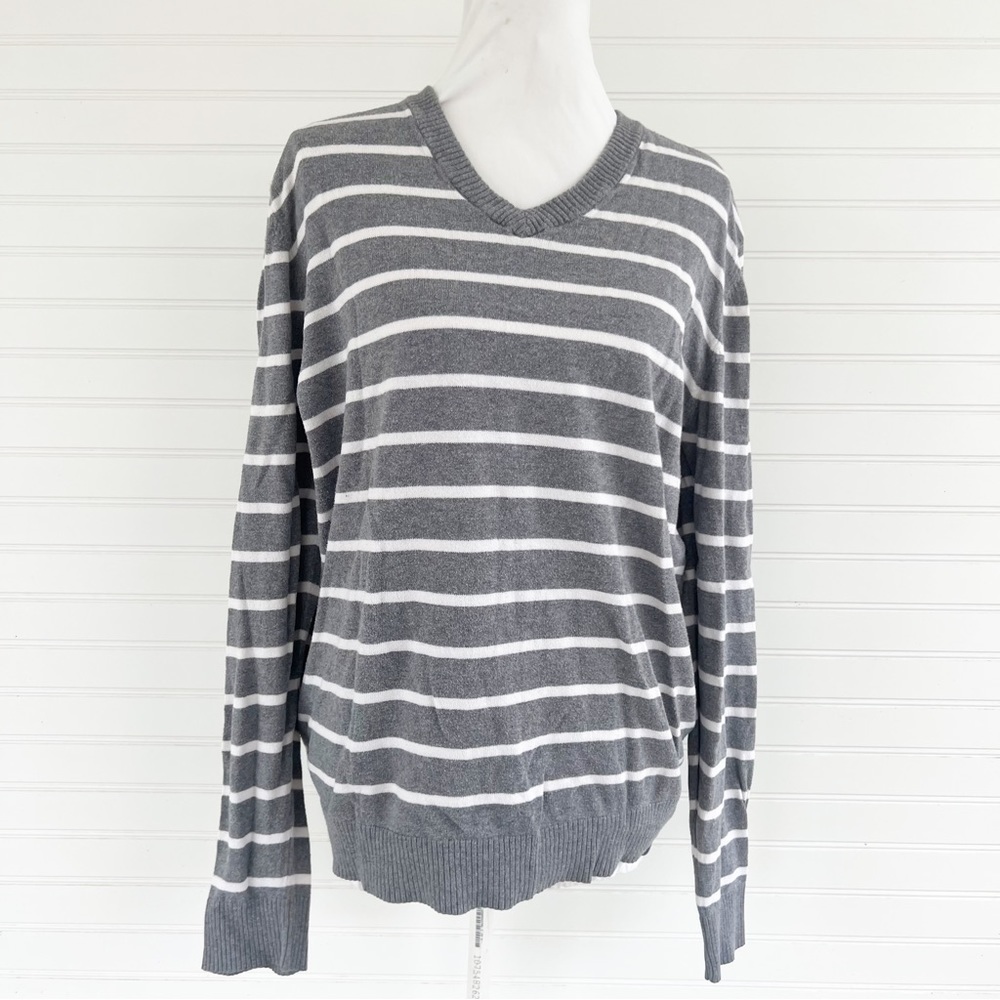 Aeropostale Gray & White Stripe Long Sleeve V-Neck Knit Sweater size L